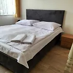 Gosciniec U Zawierki Inn *