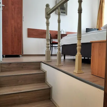 Han/Misafirhane Gosciniec U Zawierki Łódź